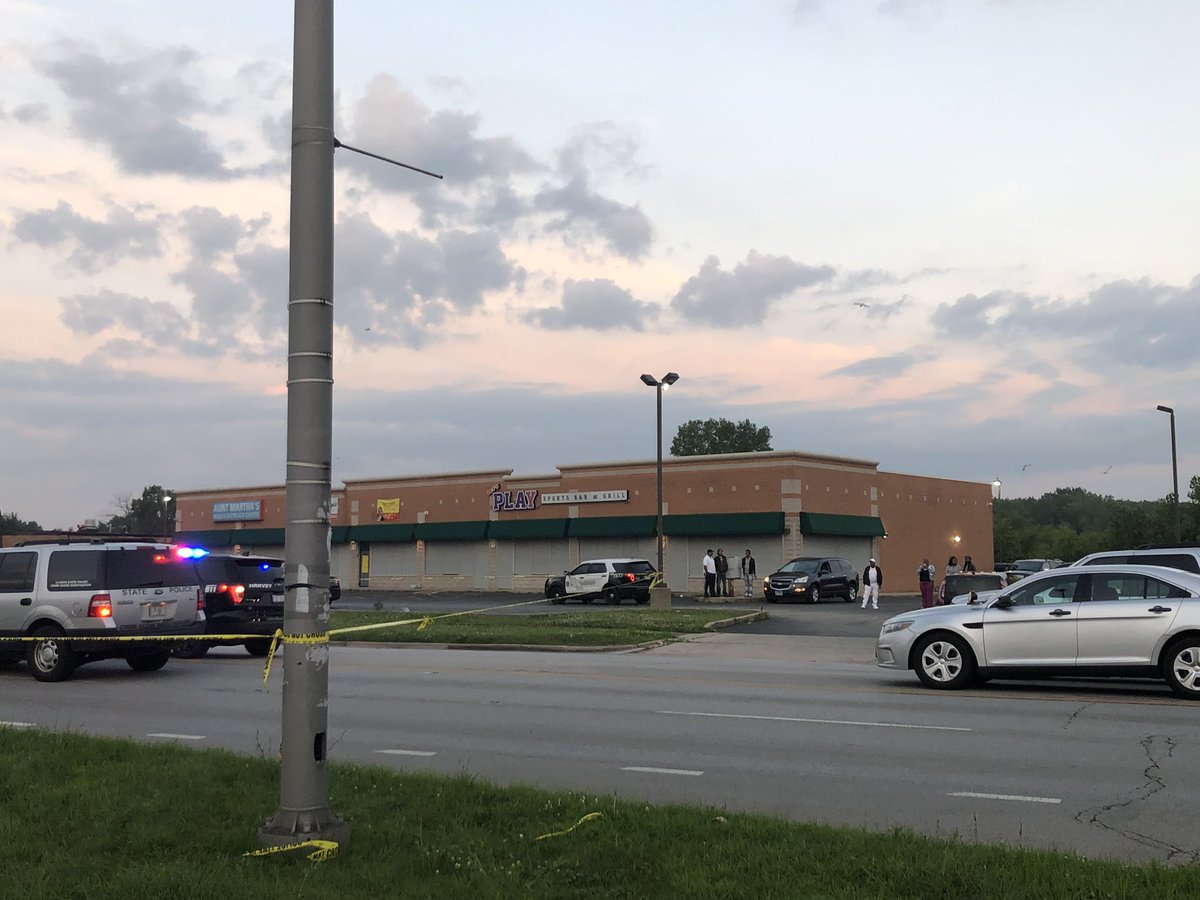 Harvey Police Investigating A Deadly Shooting That Took Place At Let S Play Sports Bar And Grill Near 154th And Dixie Highway One Person Is Dead The Body Remains Here At The Scene