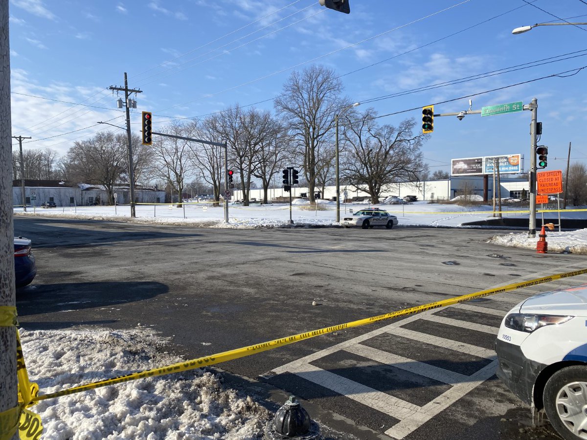 1 dead, 4 shot in Springfield this morning near 11th and South Grand. 