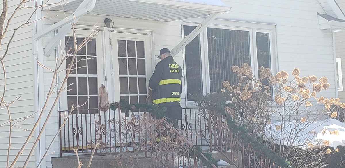 DDC 222, Batt 07, E69, & T13 were joined by Ald Gardiner following the fatal fire this morning on the 3600 block of N Kedvale. Smoke detectors and fire safety literature were handed out to homes in the area. Pleae check your battery and test your smoke detector today