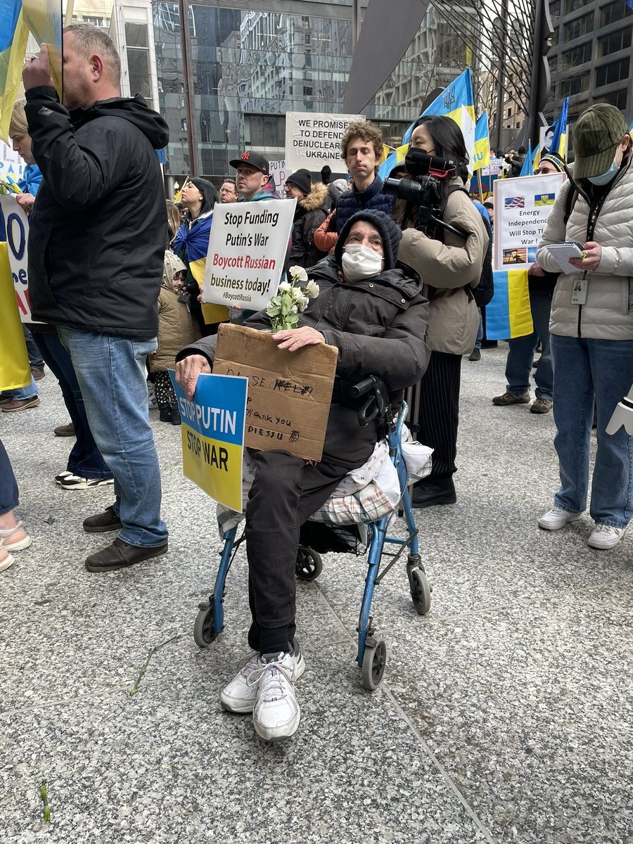 A remarkable showing at Daley Plaza. Generations of Ukranian Americans and supporters call to close Ukranian skies, boycott Russian oil, and to support the Ukranian people