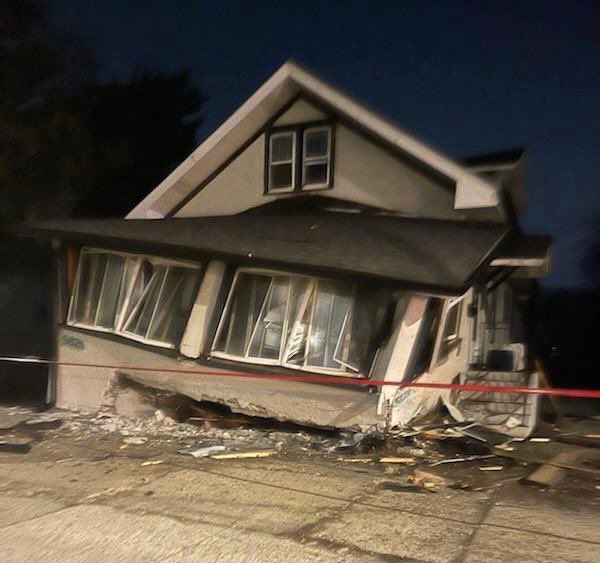 Car strikes a house near Harlem & Talcott avenues in Norwood Park