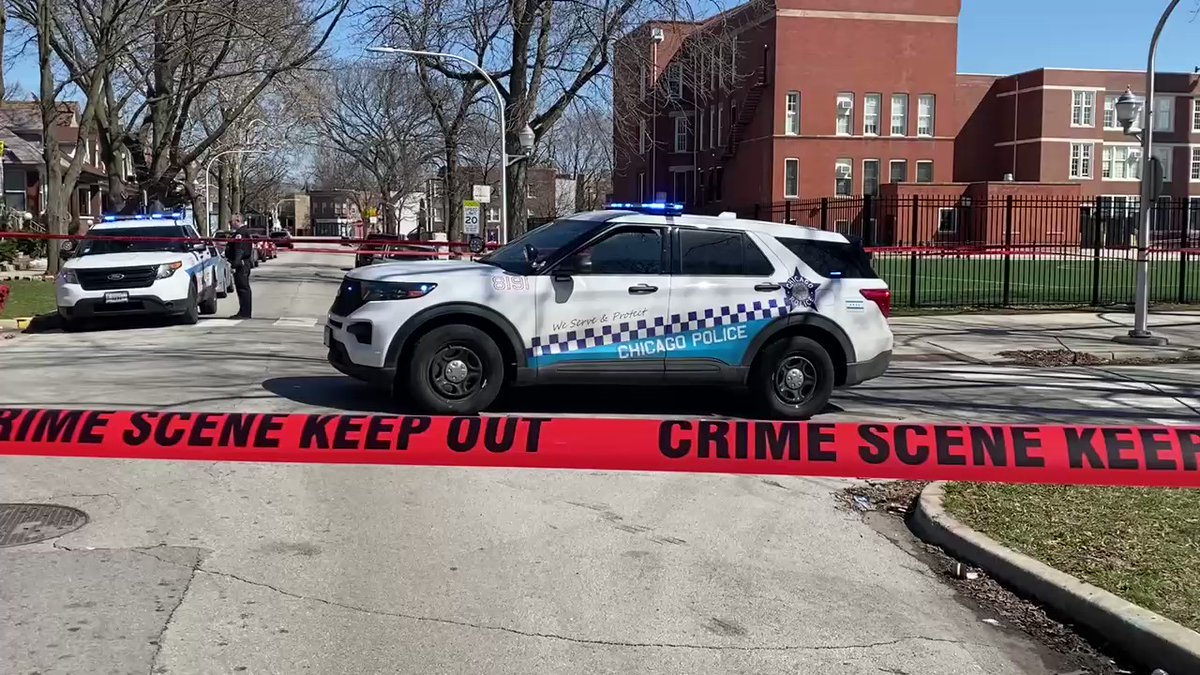 ⁦@Chicago_Police⁩ are on the scene at 77th and Marquette where a 61 year-old man was shot and killed while on the sidewalk here. At least two men approached the man and started shooting