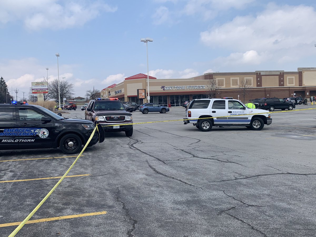 Heavy police presence at the Food 4 Less, near 159th and Central. hear back from Oak Forest police about how many people were shot and if officers were involved