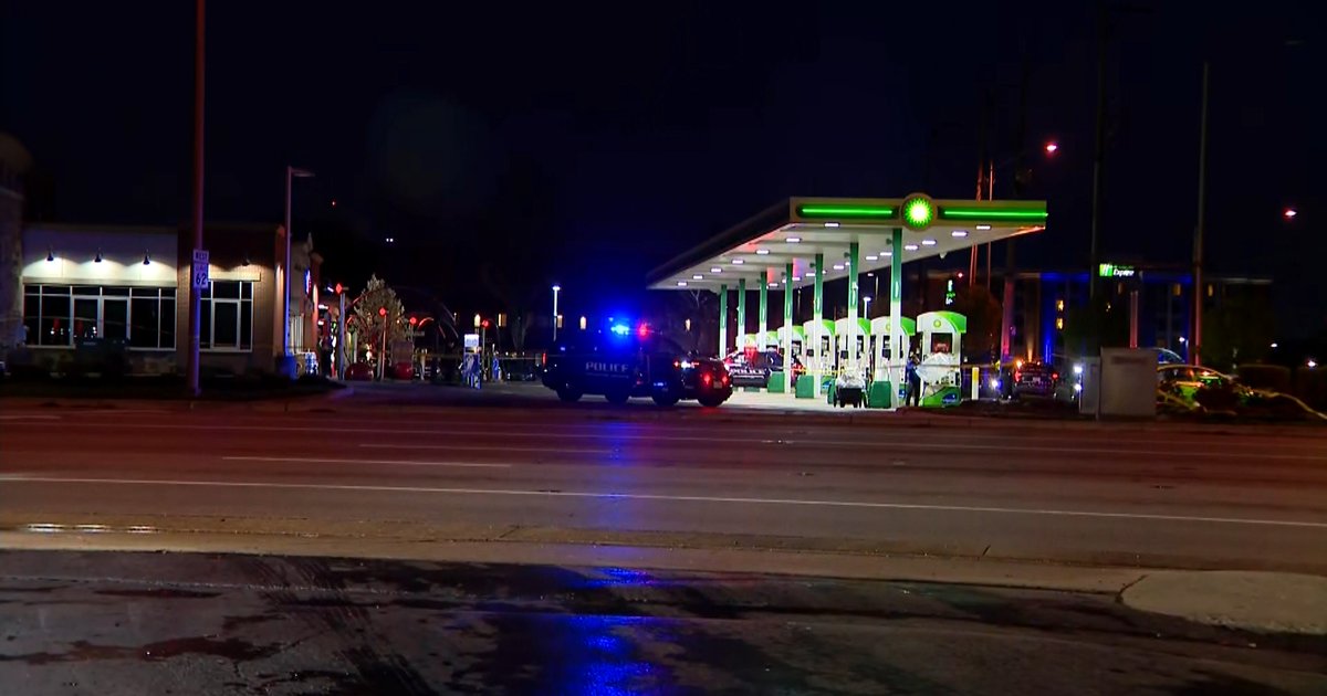 Person stabbed at Arlington Heights gas station