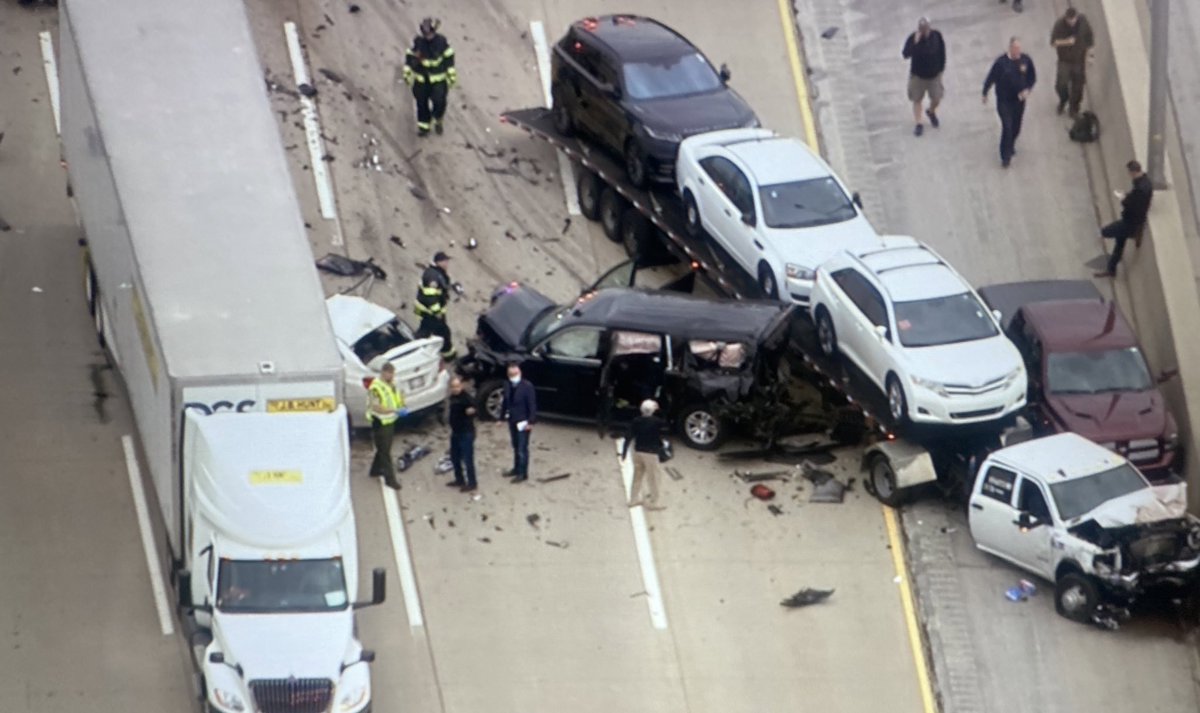 Tollway crews in the process of closing the southbound Tri-State at Willow Rd. The Willow Rd entrance is closed as well