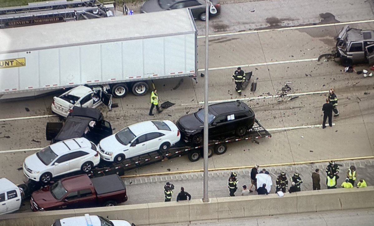 Tollway crews in the process of closing the southbound Tri-State at Willow Rd. The Willow Rd entrance is closed as well