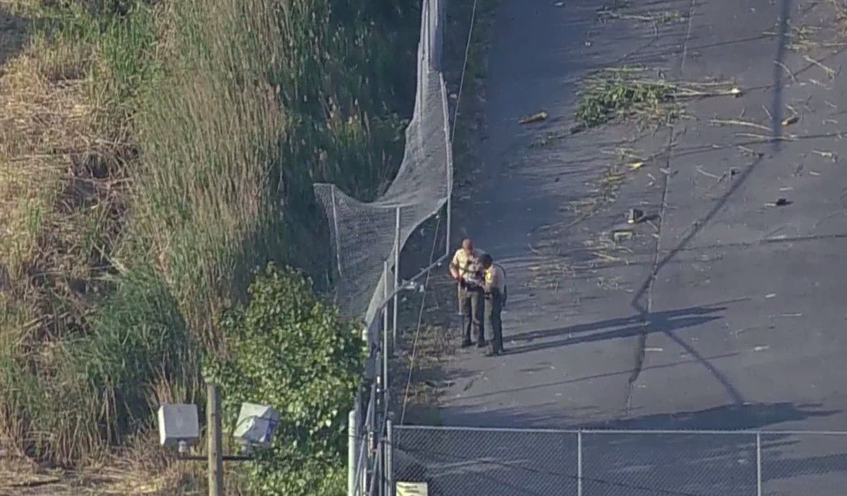 Huge police presence at Doty/Kensington just off the Bishop Ford It appears as though a driver crashed off the SB Ford, through 2 fences and into some sort of hose  No lane blockage on the Bishop Ford, but we are seeing delays both directions near 115th due to the police activity