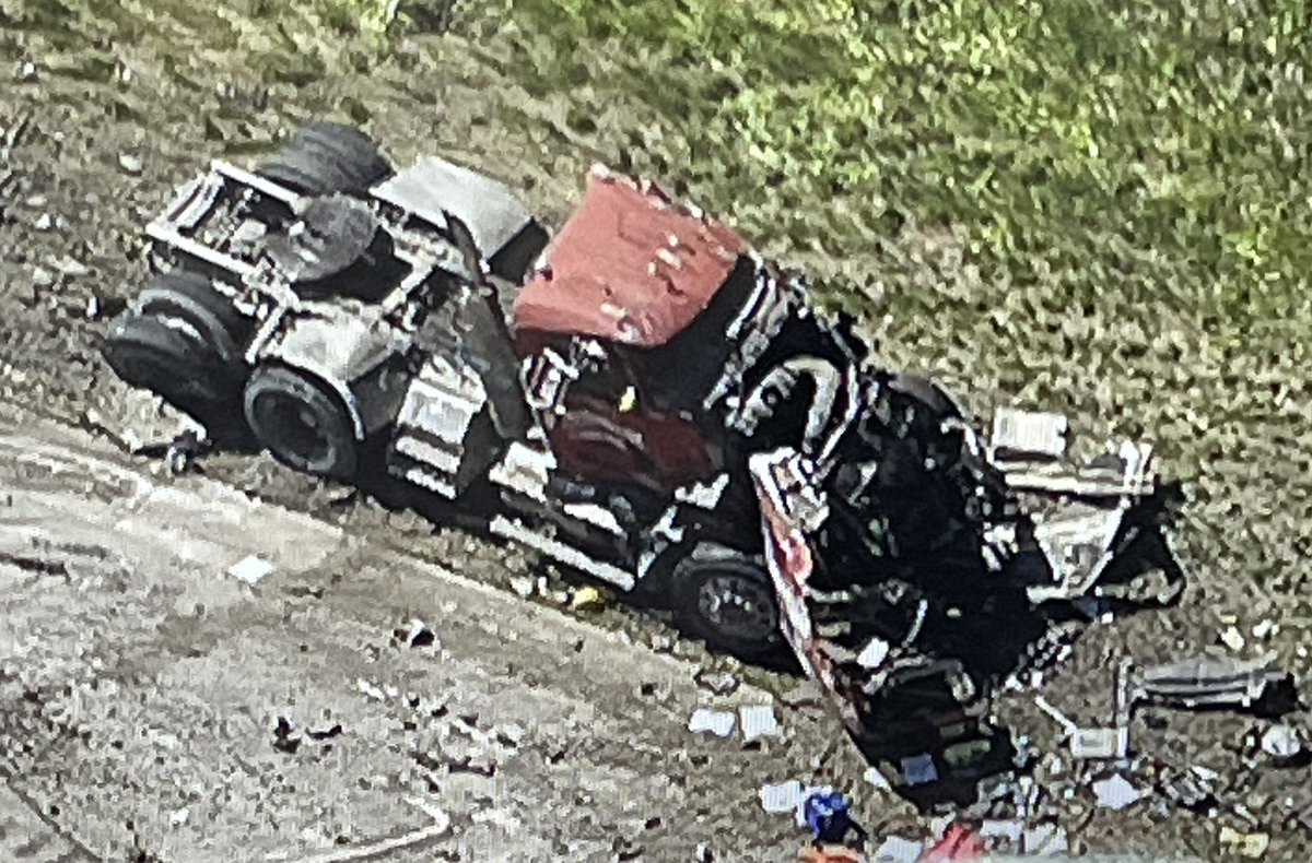 A devastating crash WB90 before Bartlett Road has destroyed a dump truck, closed 2RL and spilled a rocks across the lanes. No word on injuries to the driver, however, cleanup will take an extended time. Enter WB90 from Route 59 & miss the mess.v