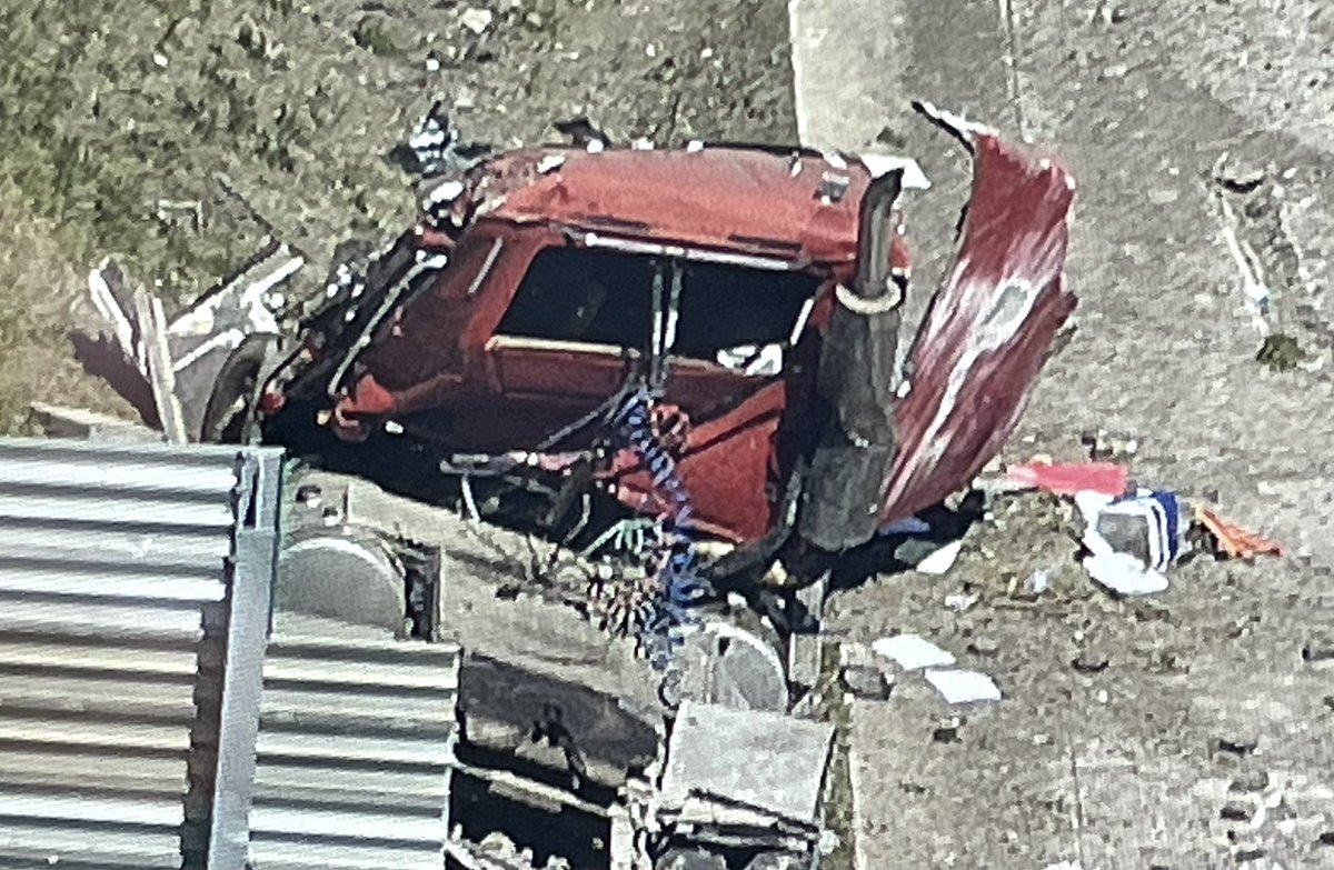 A devastating crash WB90 before Bartlett Road has destroyed a dump truck, closed 2RL and spilled a rocks across the lanes. No word on injuries to the driver, however, cleanup will take an extended time. Enter WB90 from Route 59 & miss the mess.v