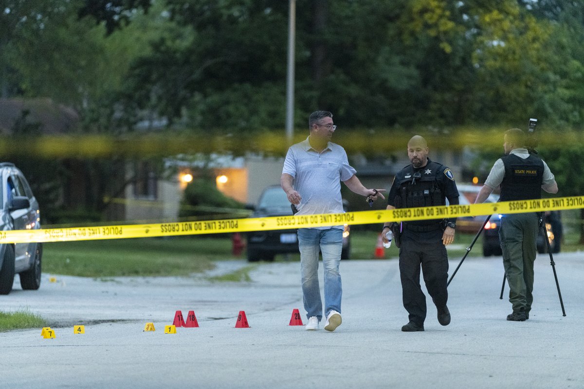 Off-duty officer shoots alleged gunman who opened fire at family reunion in South Holland