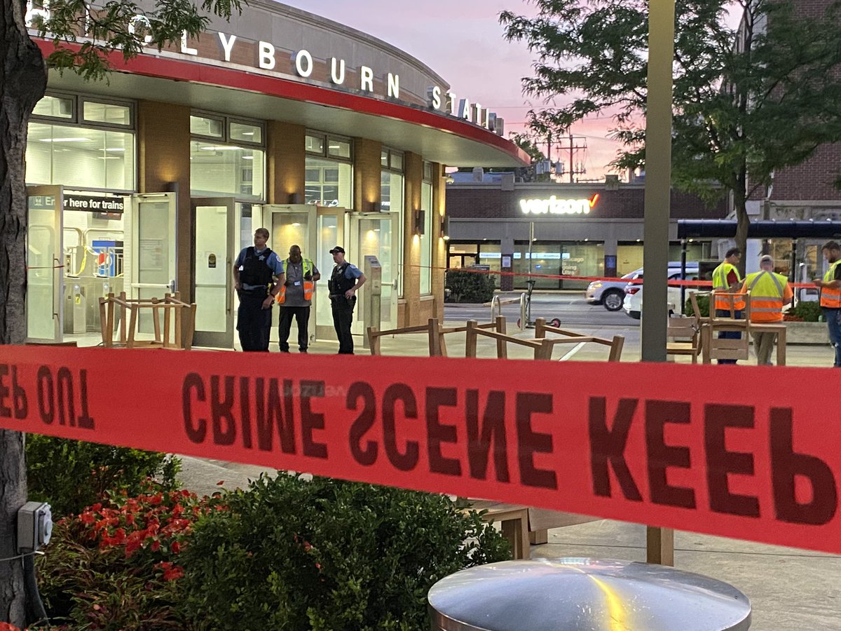 Five people stabbed overnight causing the North/Clybourn Red Line @cta station to be completely inaccessible for this morning's commute.  Four critically injured, one should be okay according to @CFDMedia.  Investigation continues