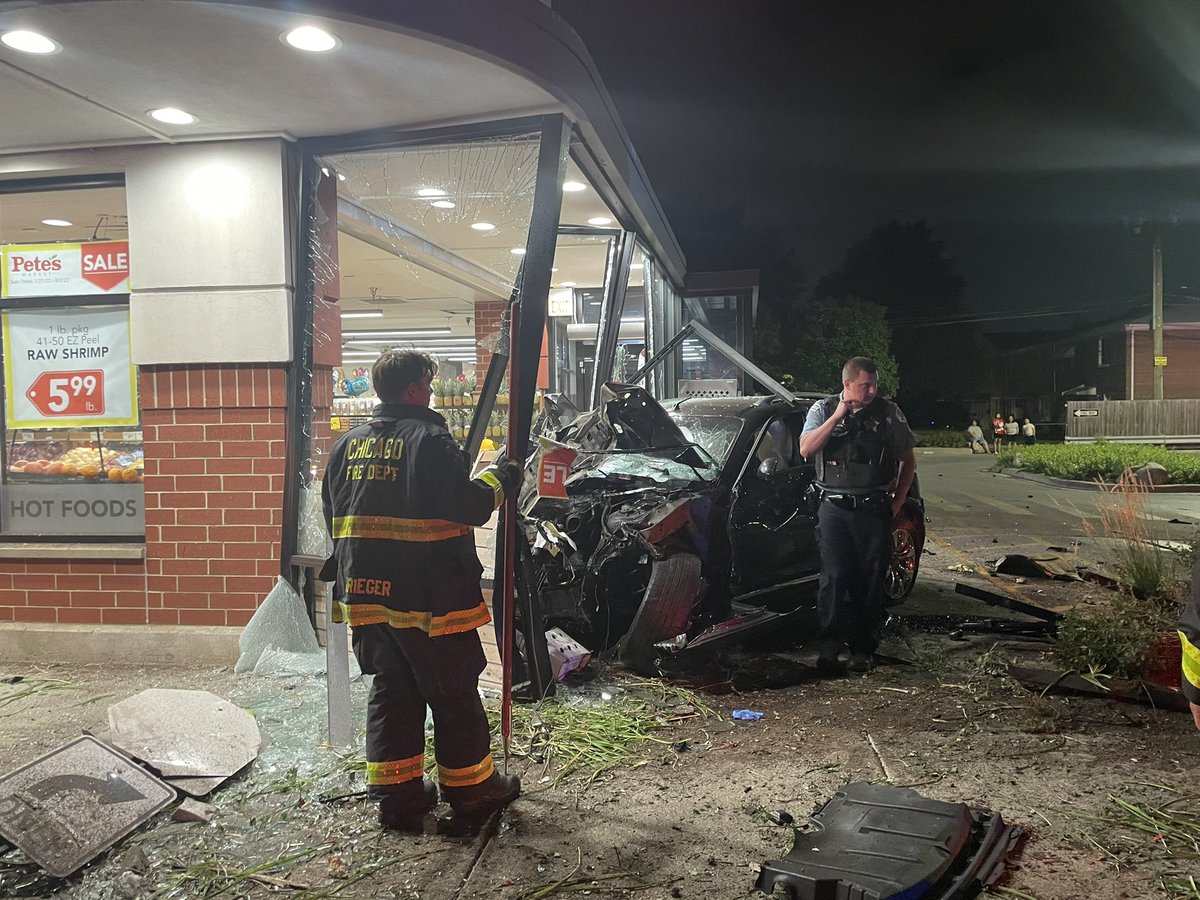 High speed one car crash into Pete's  Market 58 and Pulaski.   Occupants fled scene