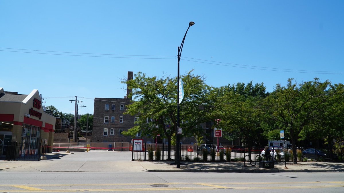 Male (17) shot in the back,  6150 N Broadway   Chicago 