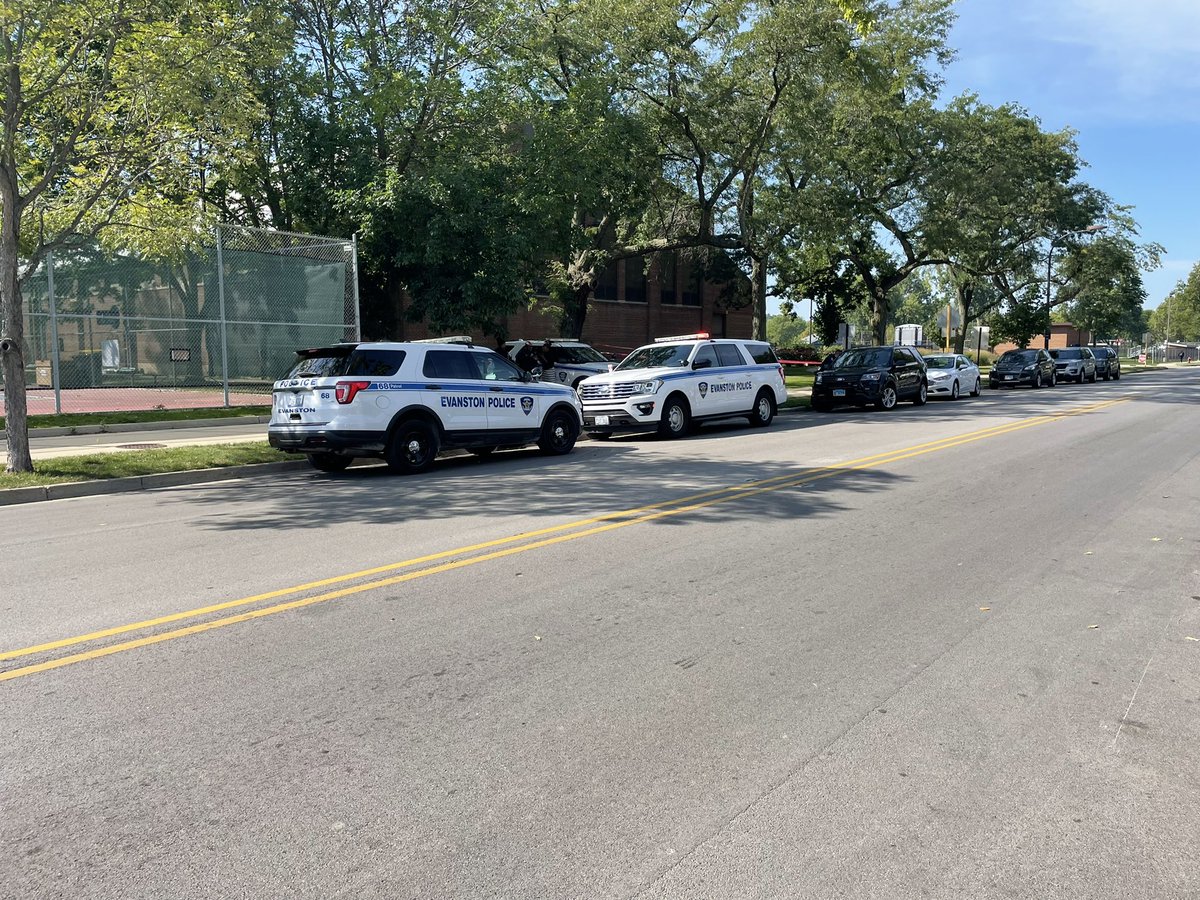 @EvanstonPD says a non-high school adult woman was found dead on the north side of the Evanston Township High School campus. Officer say she is not an ETHS staff member