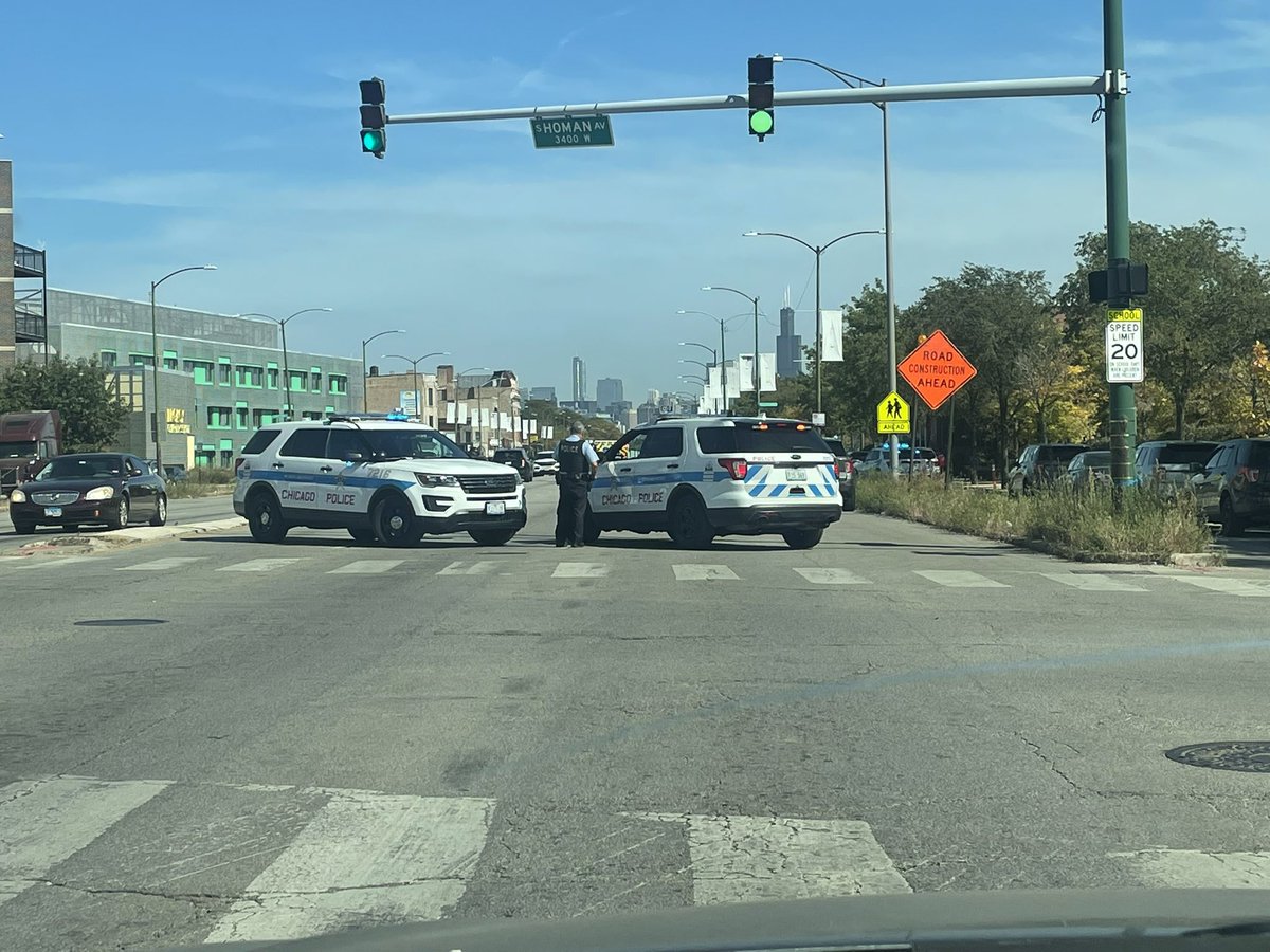 Officer shot offender in the arm. 10th district 10thdistrict cpd Chicago   ChicagoPD