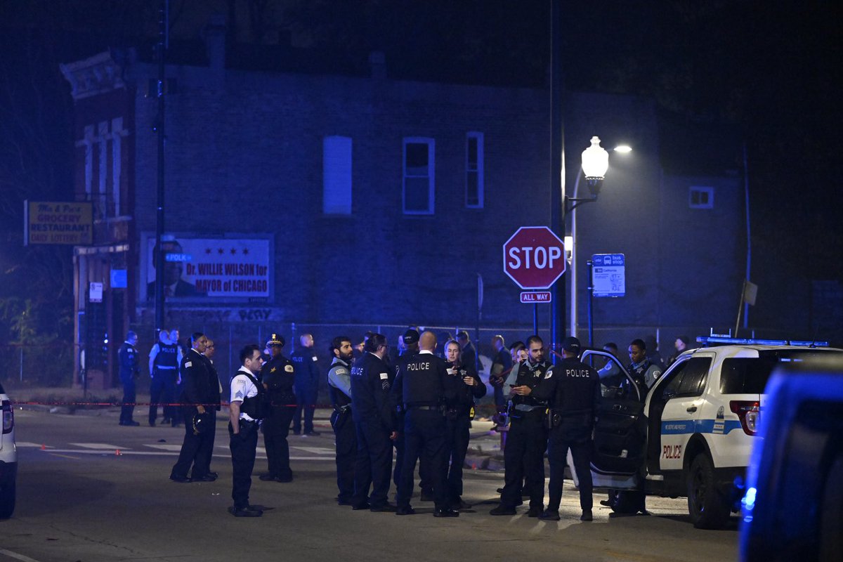 Chicago police are on scene for multiple people shot (possibly 11) near Polk and California. Chicago   Halloween