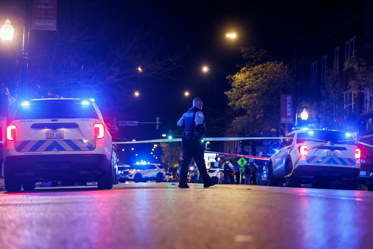 4 people shot in Rogers Park in 2 separate incidents this evening