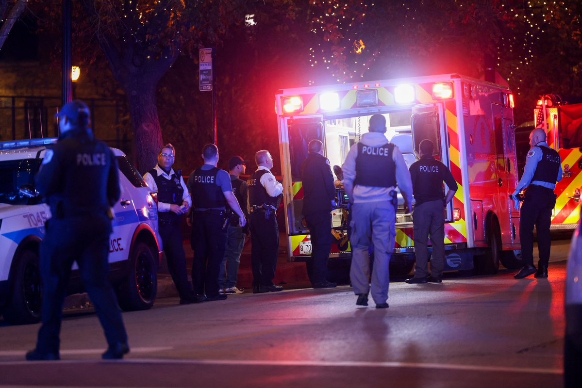 4 people shot in Rogers Park in 2 separate incidents this evening