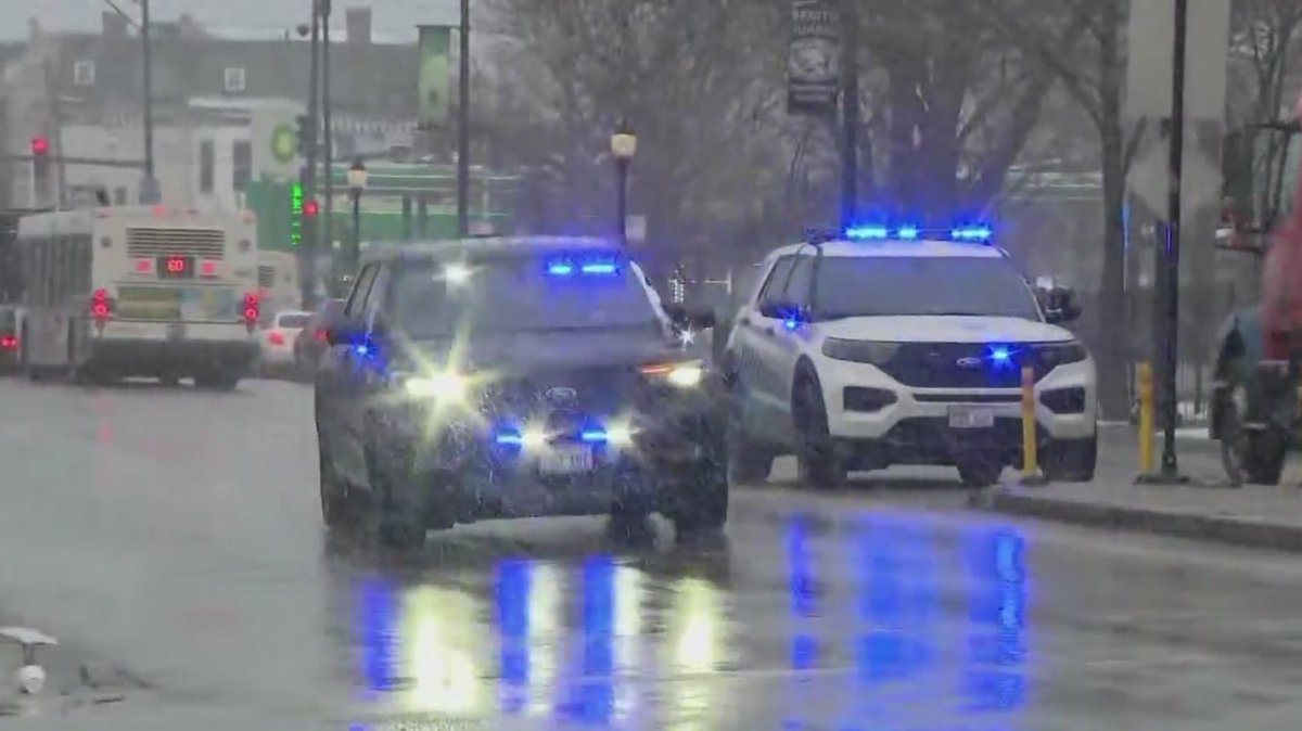 2 dead, 2 injured after shooting outside Chicago High School