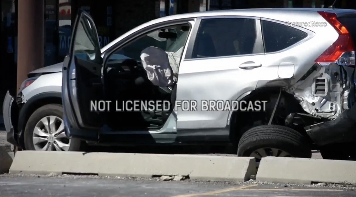 At approximately 1:00pm, the @GlenviewFire responded to an auto accident on the 3000 block of Milwaukee Avenue. 6 ambulances were requested and 6 people were taken to various hospitals. Police are investigating. 