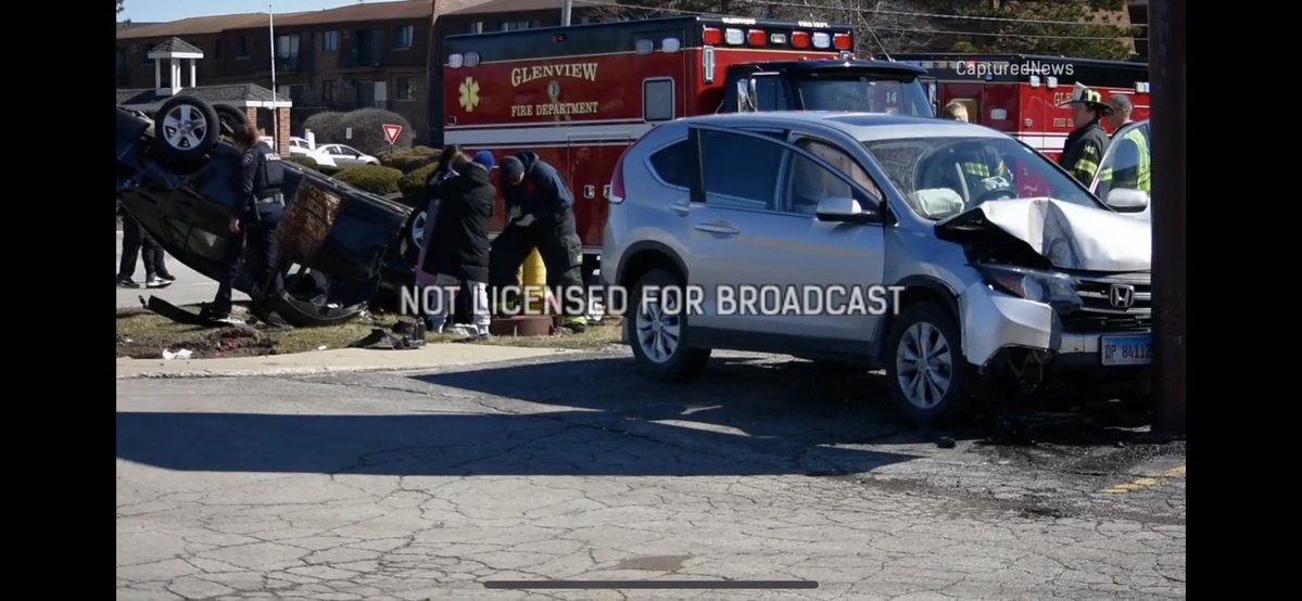 At approximately 1:00pm, the @GlenviewFire responded to an auto accident on the 3000 block of Milwaukee Avenue. 6 ambulances were requested and 6 people were taken to various hospitals. Police are investigating. 