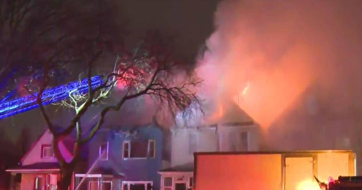 1 firefighter dead, 2 injured after fire spreads to multiple houses in West Pullman