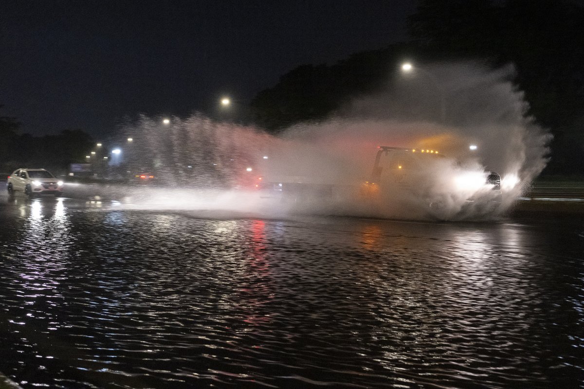 More than 10 tornadoes reported in stormy Chicago night and including twisters near both airports