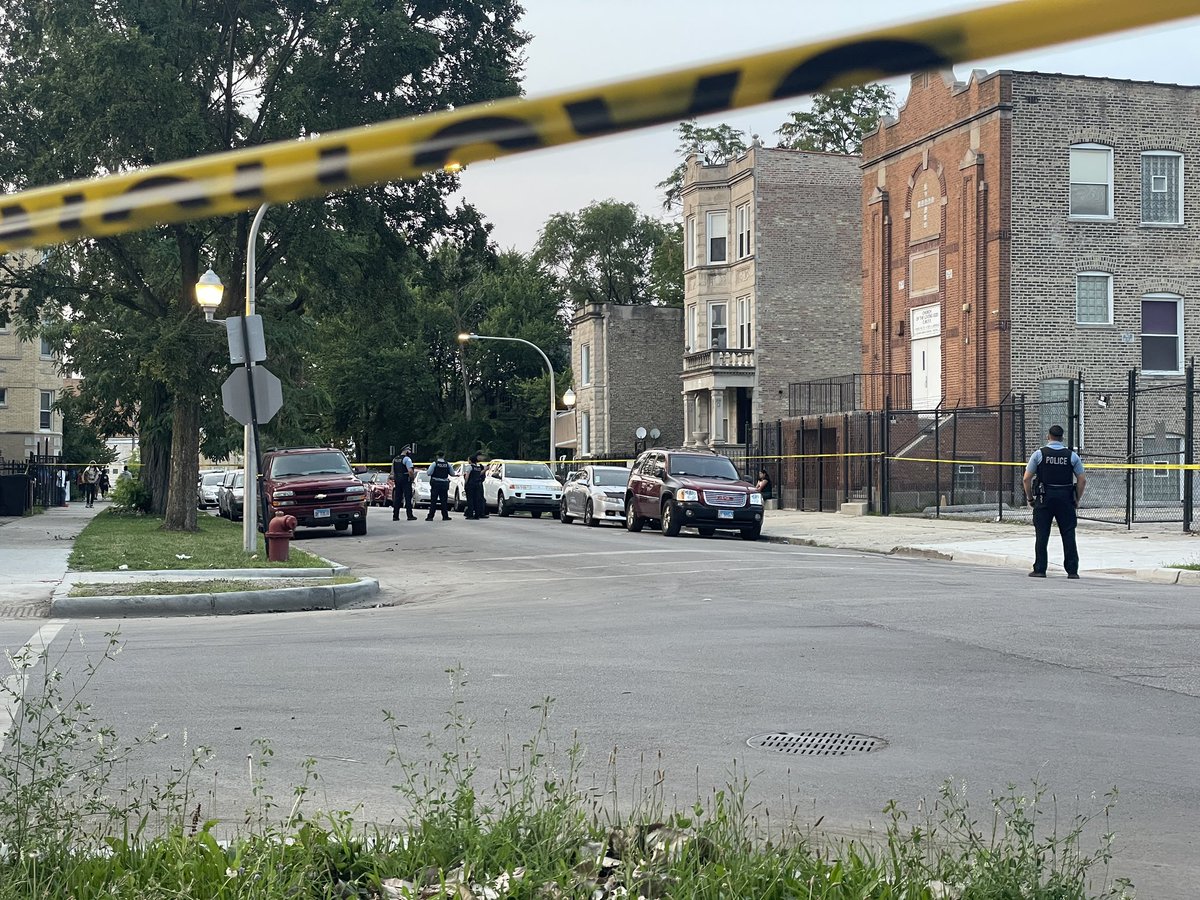 It's actually 3 ppl shot.Chicago  Chicago police are on scene at Lawndale and 13th for a person shot