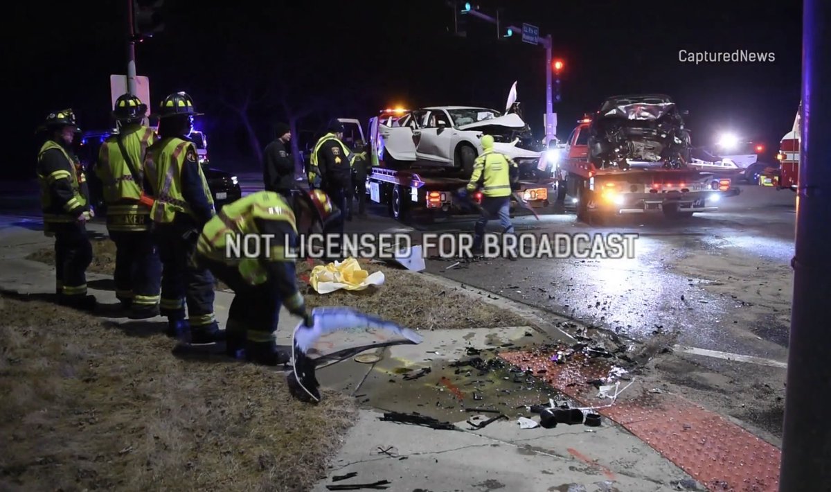 @NorthbrookILPD and fire department responded to a 2 Vehicle accident with entrapment at Dundee and Waukegan. 6 ambulances were requested and 5 people were transported to local hospitals.  
