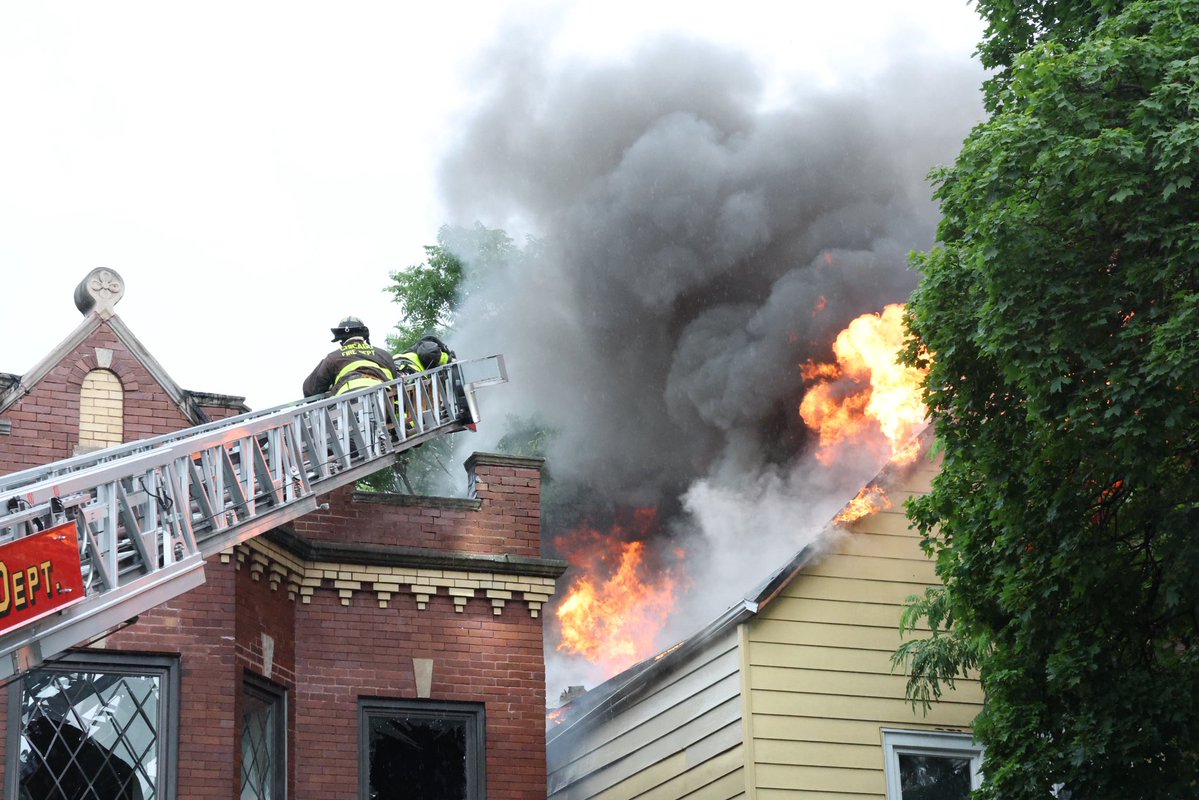 3651 Palmer. Medical call turned into 2-11 fire.  One exposure at 3653