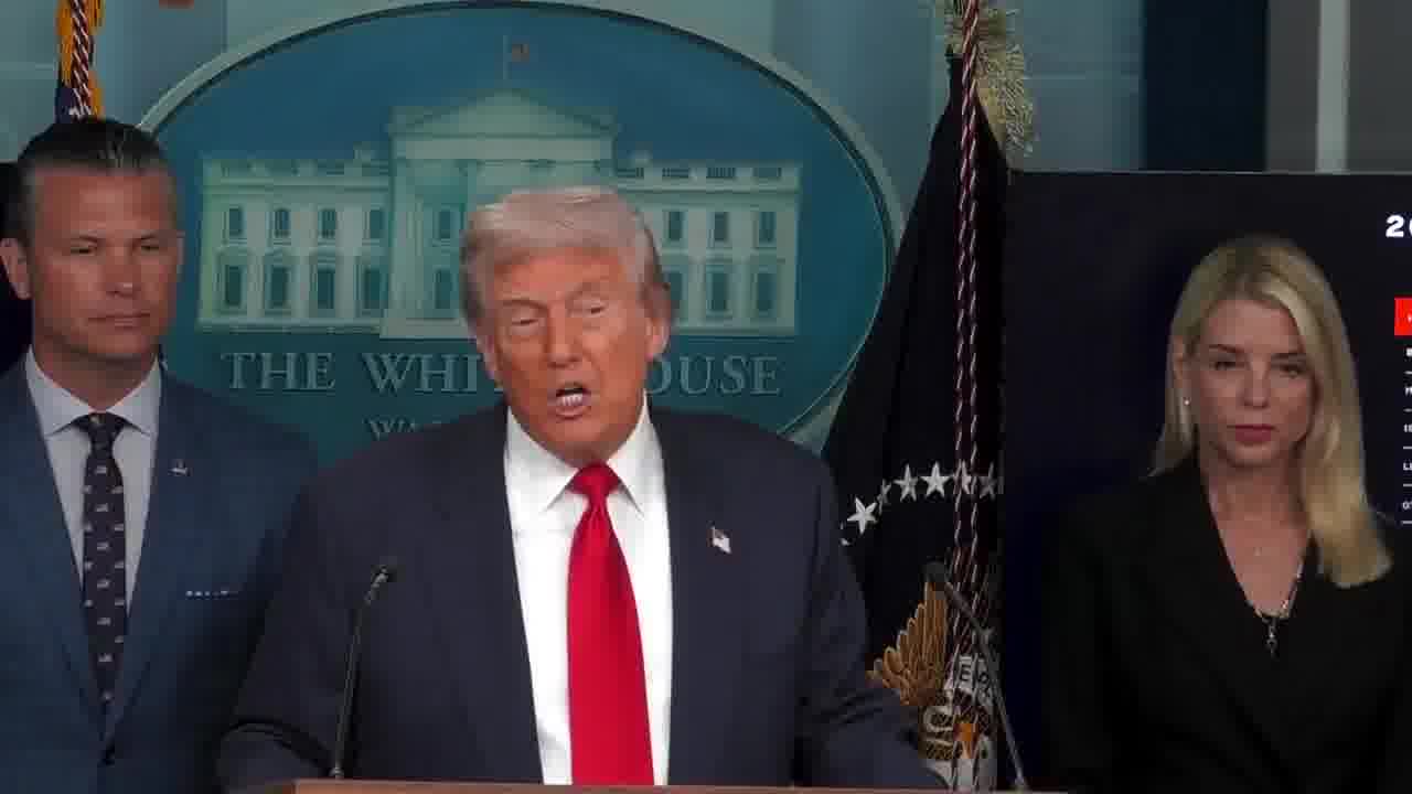 Trump: If we need to, we're gonna do the same thing in Chicago, which is a disaster. We have a mayor there who is totally incompetent and we have an incompetent governor there, hopefully LA is watching.