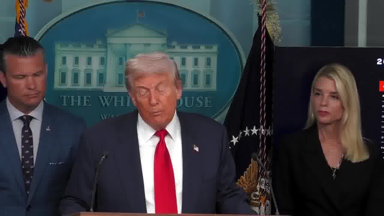 Trump: If we need to, we're gonna do the same thing in Chicago, which is a disaster. We have a mayor there who is totally incompetent and we have an incompetent governor there, hopefully LA is watching.
