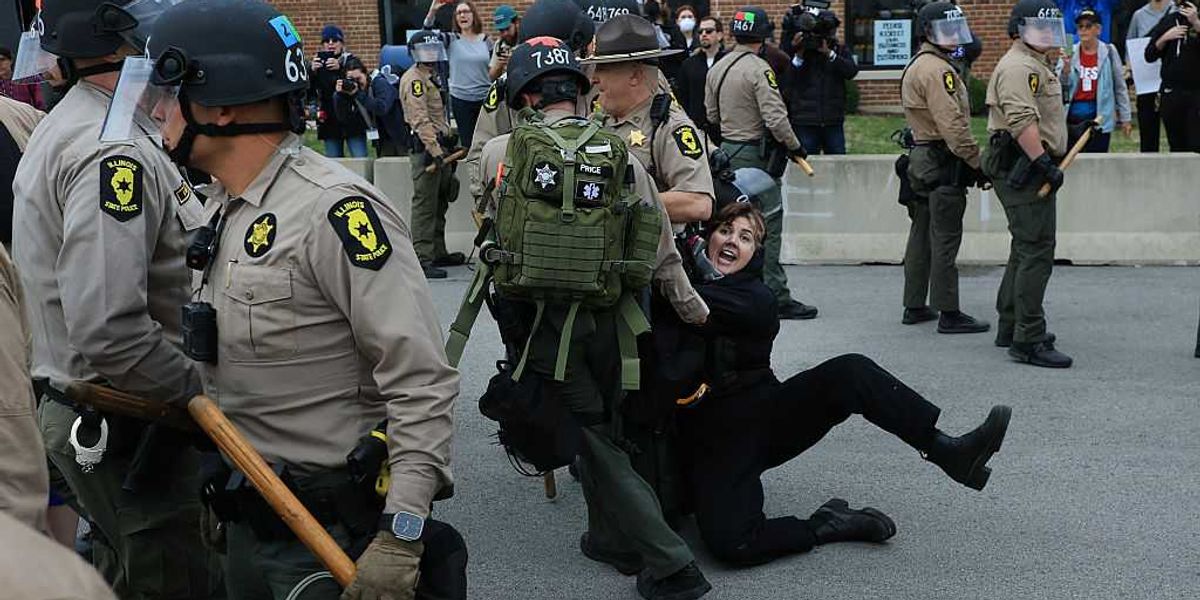 Trump urges SCOTUS to unleash National Guard in Chicago amid protests, increase in violence against ICE