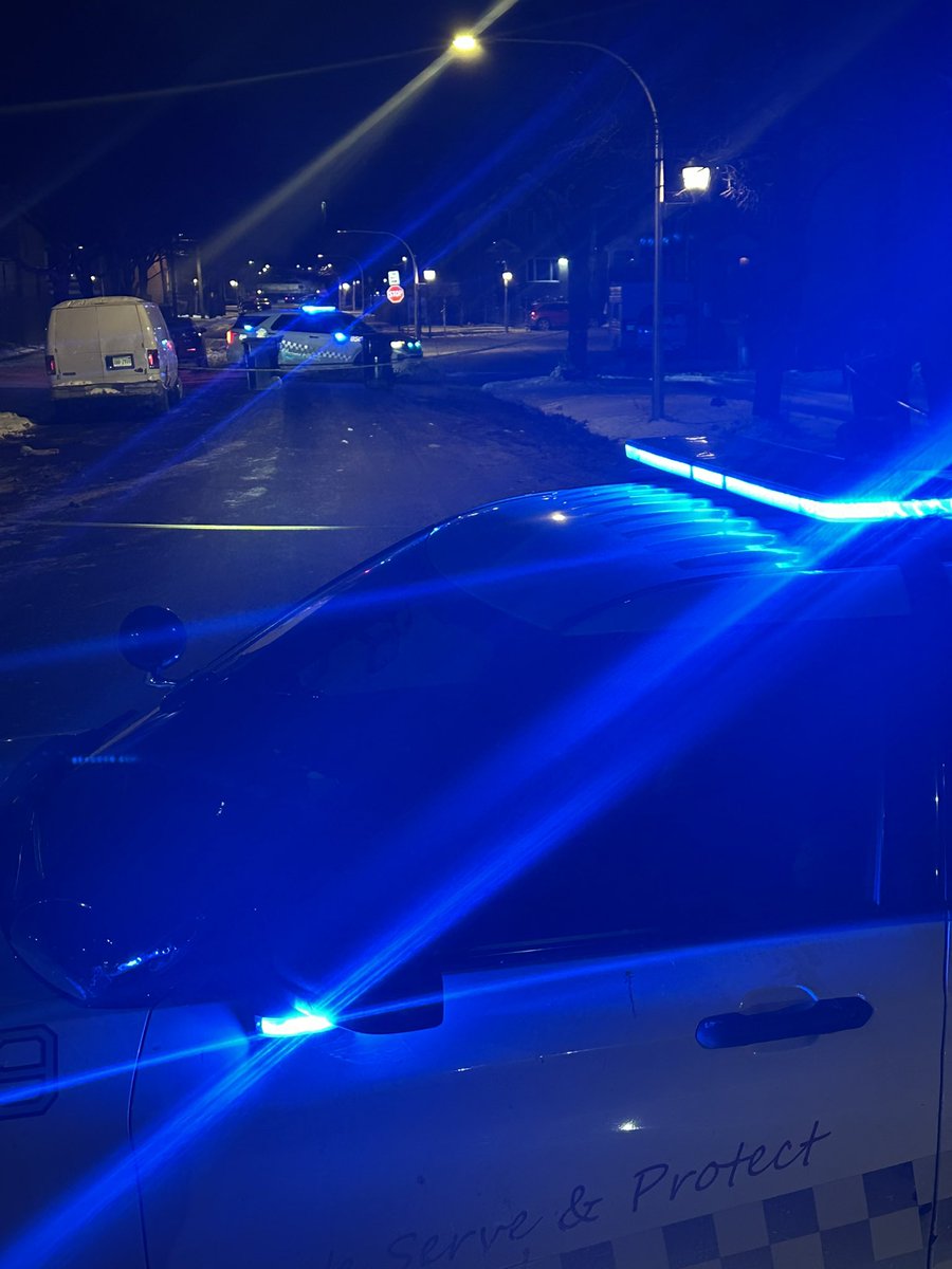 Man Shot In His Car Drove to Mt. Sinai . Spaulding & Lexington  Westside Chicago Chicago Police responded to a call of a person shot near Spaulding & Lexington