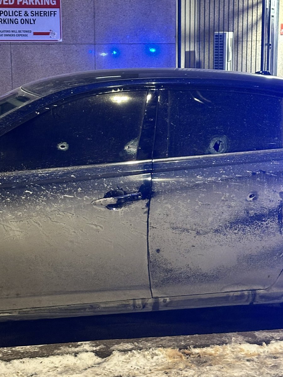 Man Shot In His Car Drove to Mt. Sinai . Spaulding & Lexington  Westside Chicago Chicago Police responded to a call of a person shot near Spaulding & Lexington 