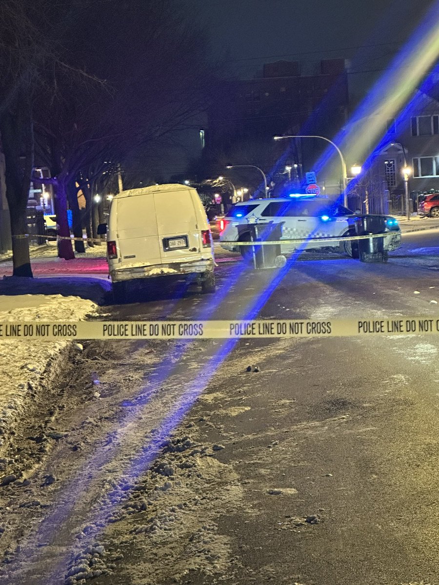 Man Shot In His Car Drove to Mt. Sinai . Spaulding & Lexington  Westside Chicago Chicago Police responded to a call of a person shot near Spaulding & Lexington 
