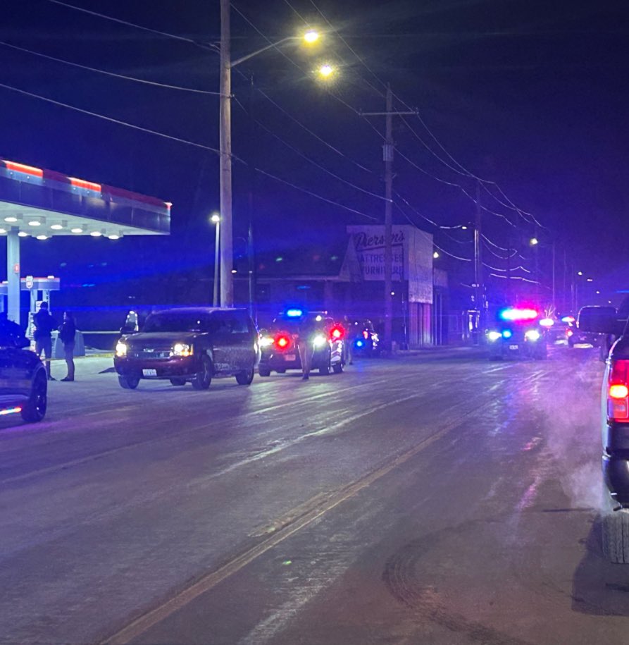 Peoria County Sheriff’s Office says a deputy was shot multiple times during a traffic stop  in the 1000 block of S. Western Ave in Peoria, Illinois.The suspect fled on foot. The deputy was taken to a local hospital with serious injuries.