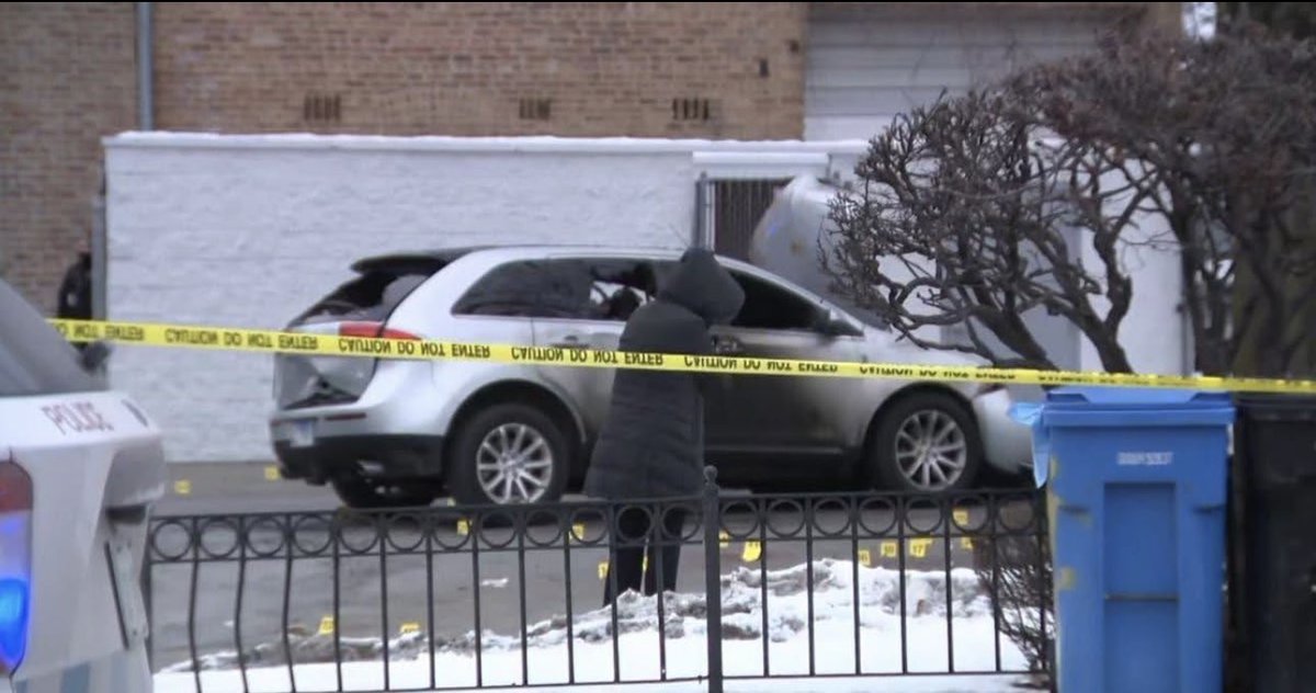 Roosevelt & Western MASS SHOOTING 4 PPL SHOT, 3 KILLED... Chicago Police & UIC Police are on scene investigating 2 separate shooting scenes that left 4 ppl wounded, 3 dead. 