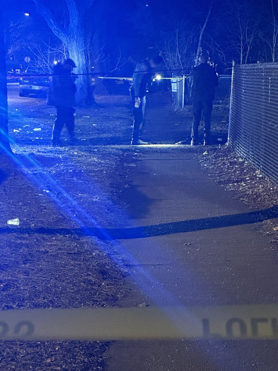 61st pl. & Wallace MALE SHOT & KILLED Chicago Police are investigating a shooting that left a male dead in Englewood. Officers from the 7th District were on patrol, when they heard multiple loud reports (Gunshots) nearby