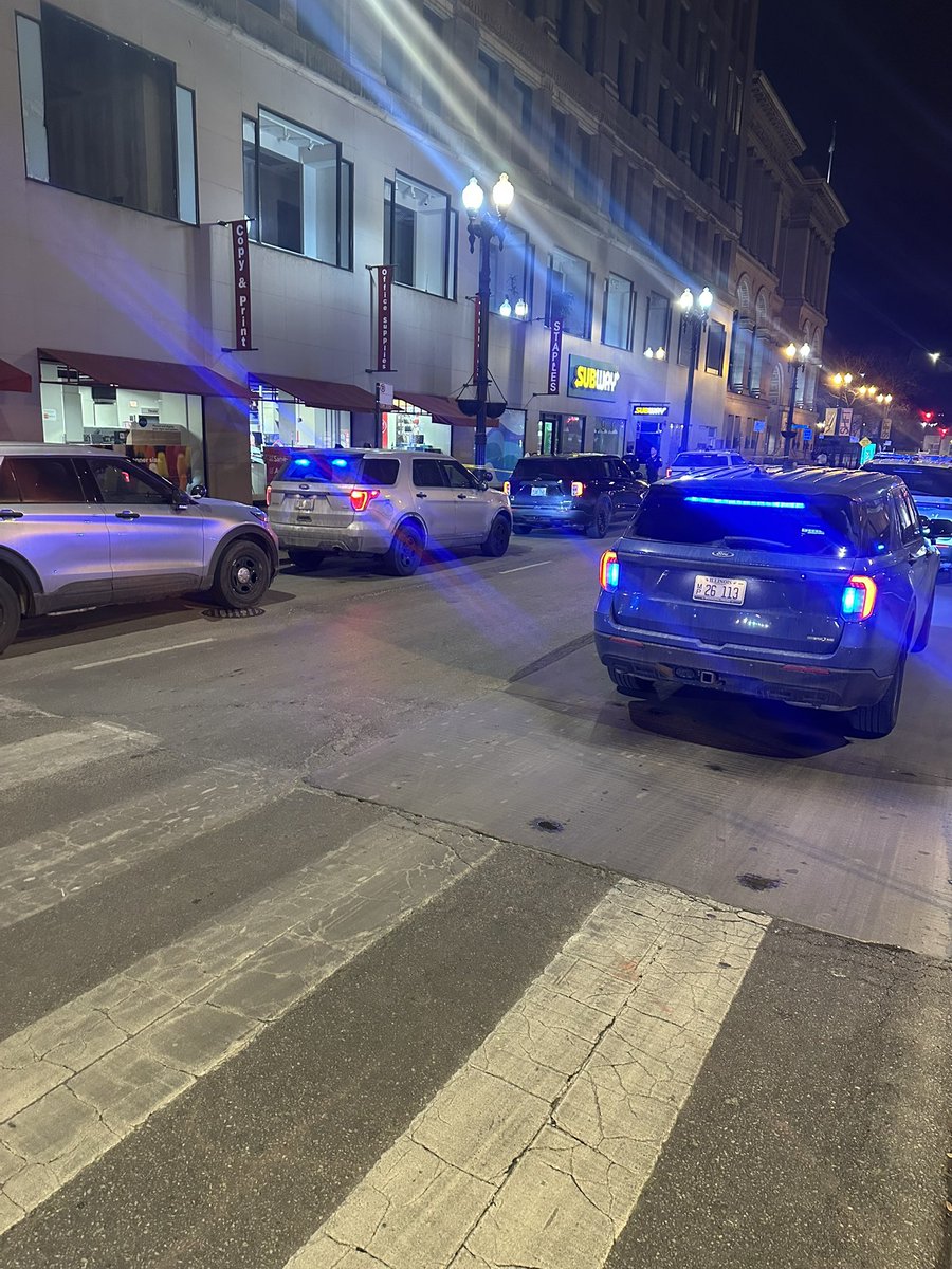 Washington & Wabash TEEN SHOT Chicago Police are investigating a shooting that left a teen wounded downtown during a “Teen Trend” tonight. 