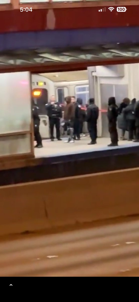 Chicago Police are investigating a shooting that left 2 ppl seriously wounded at a CTA Redline Station on the South Side. 