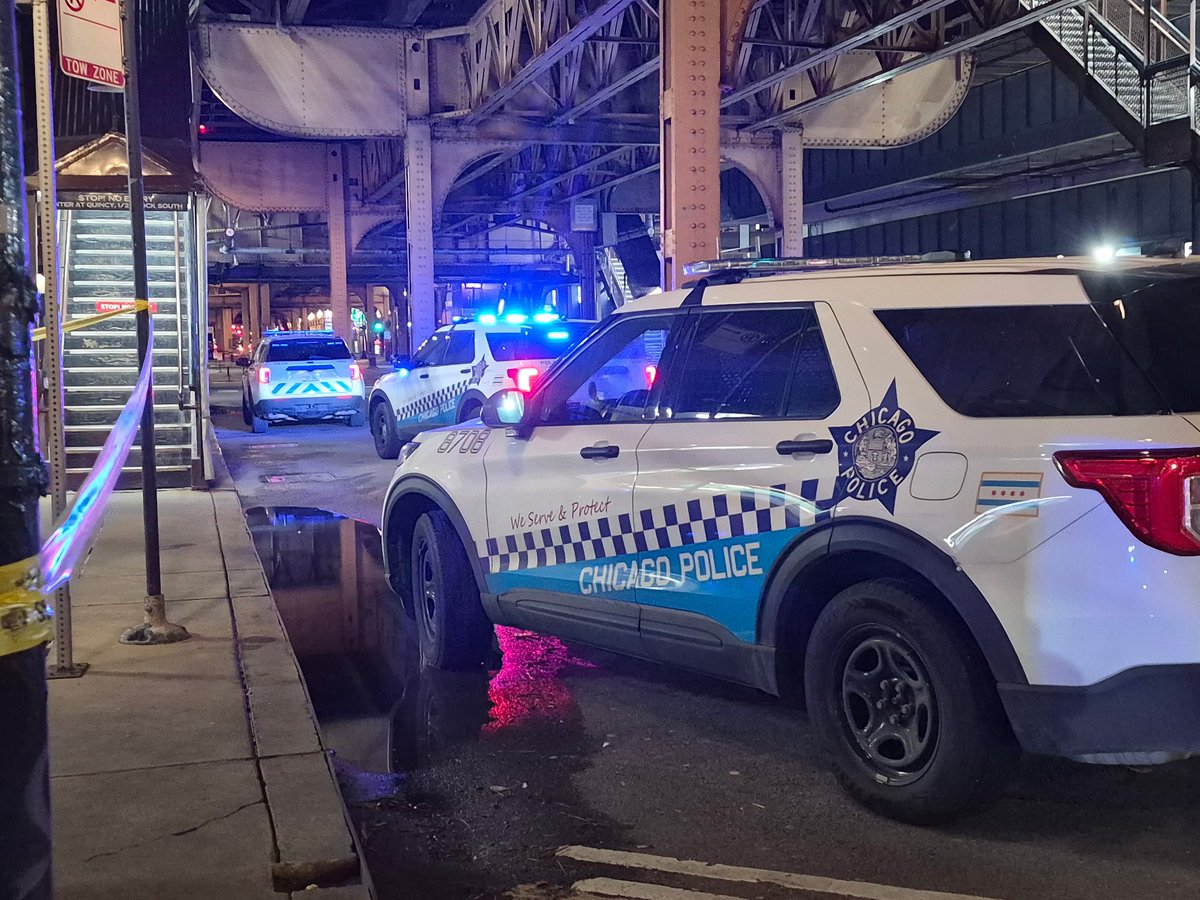 Adams & Wells PERSON SHOT  Chicago Police are investigating a shooting that left a male critically wounded during a store robbery Downtown. The shooting occurred around 10:41pm, Officers responded to the 7-Eleven store for calls of a robbery in progress and shots fired