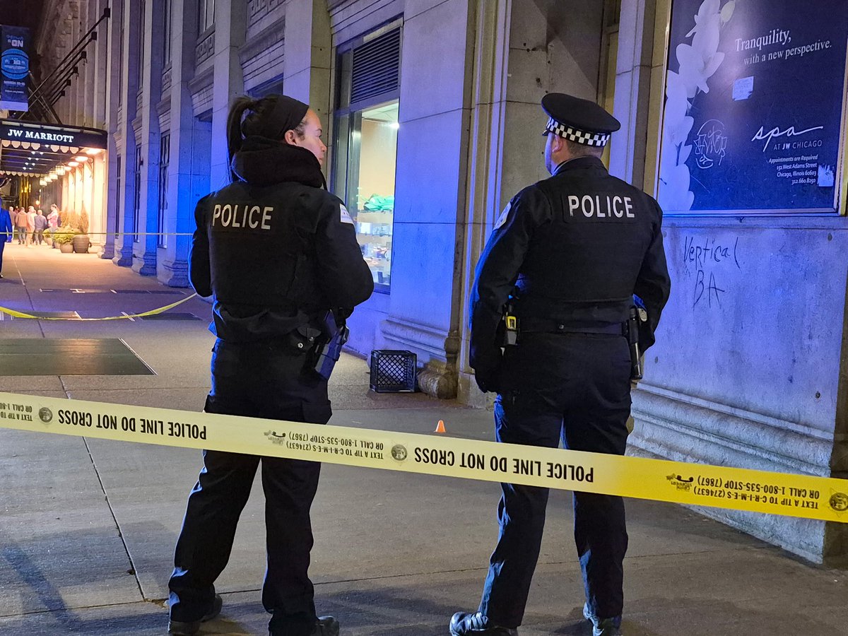 Adams & Wells PERSON SHOT  Chicago Police are investigating a shooting that left a male critically wounded during a store robbery Downtown. The shooting occurred around 10:41pm, Officers responded to the 7-Eleven store for calls of a robbery in progress and shots fired