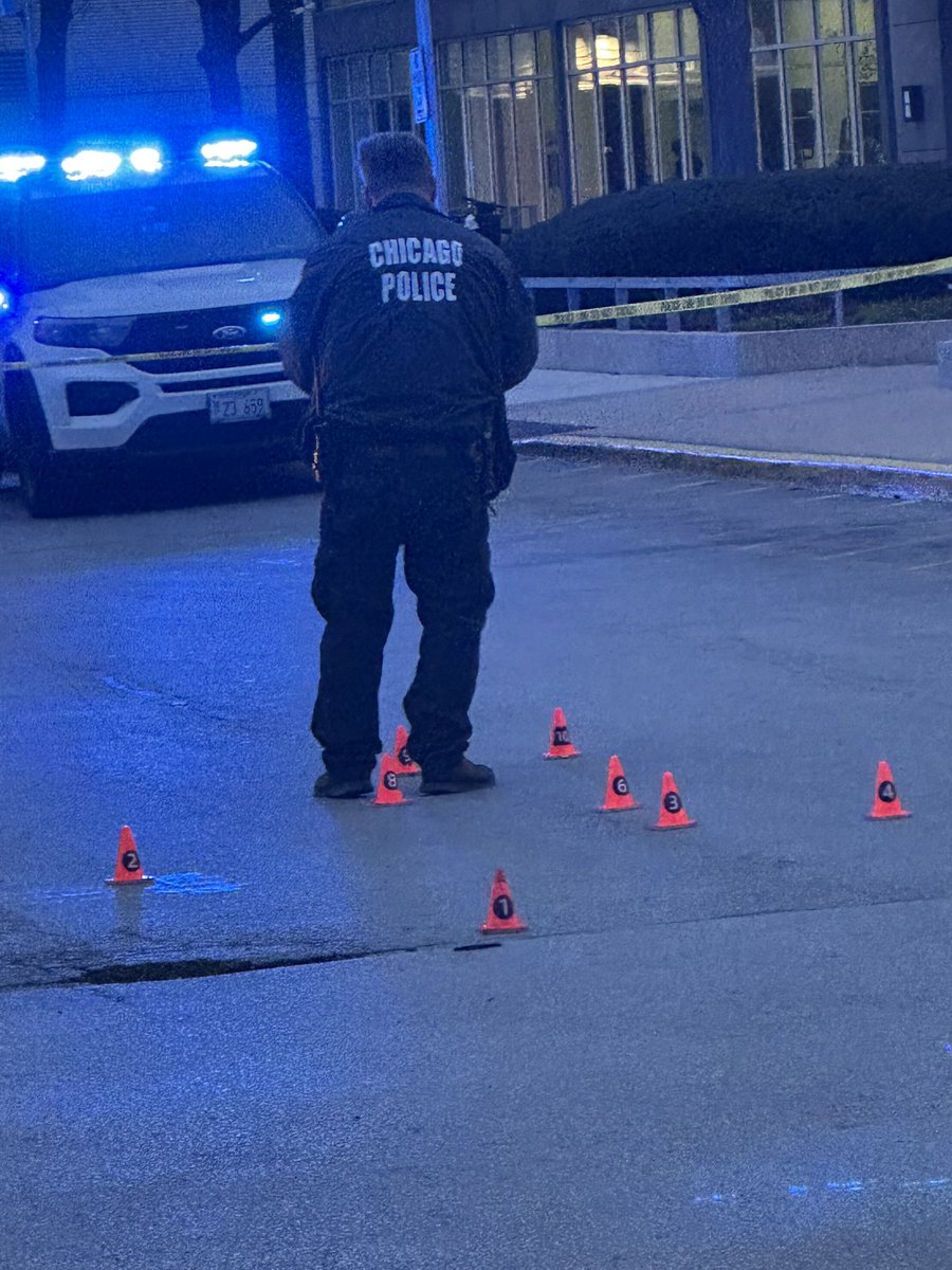 35th & Rhodes 3 PPL SHOT Chicago Police are investigating a triple shooting that left a child wounded this afternoon.  officers responded to calls of shots fired and several ppl shot. When they arrived, they found 3 gunshot35th & Rhodes3 PPL SHOT CPD are on scene for 3 ppl that’s been shot, including an 8yo child. 