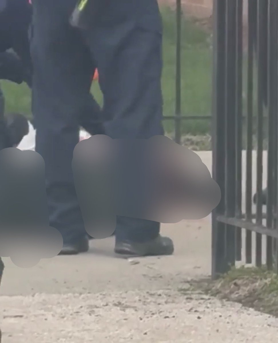78th & Coles  TEEN SHOT & KILLED Chicago Police are investigating a deadly shooting that left a teenage boy dead this morning in South Shore.The shooting occurred around 9:13am, Officers responded to calls of a person shot. 