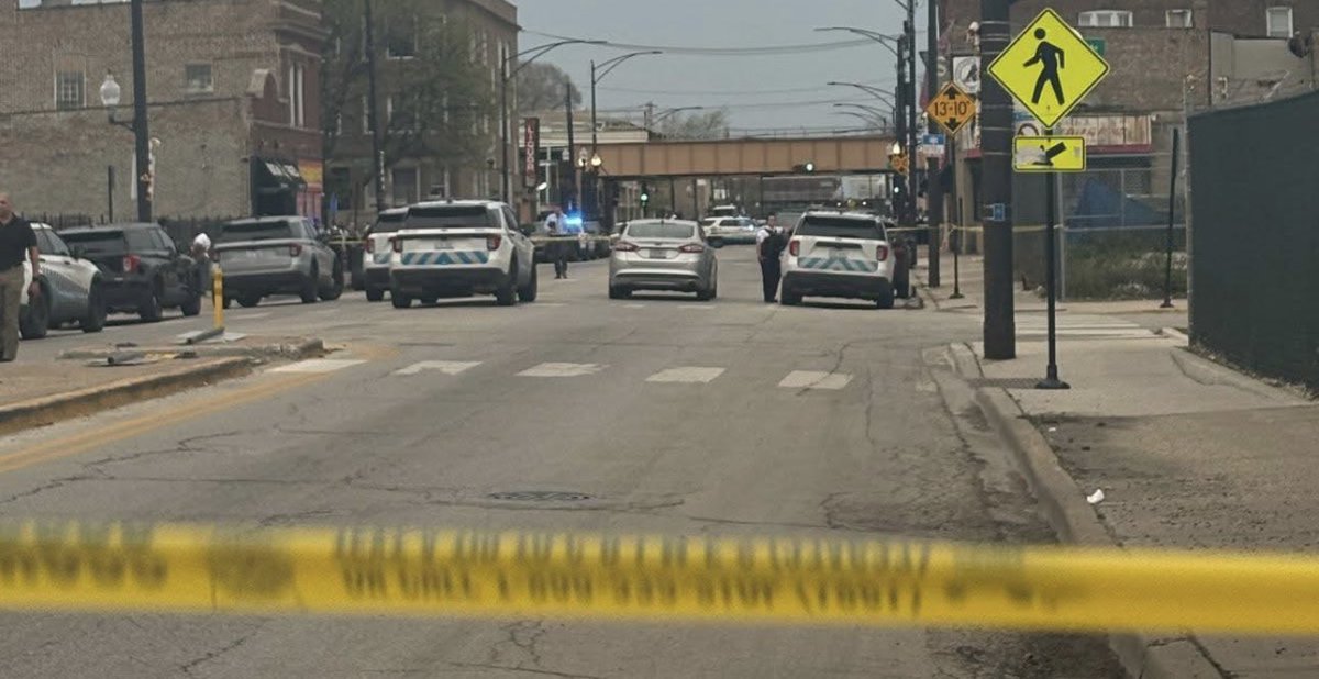 Pulaski & Maypole   4 PPL SHOT, 3 KILLED. Chicago Police are investigating a Mass Shooting that left 3 ppl dead, 1 critically wounded in West Garfield Park.  