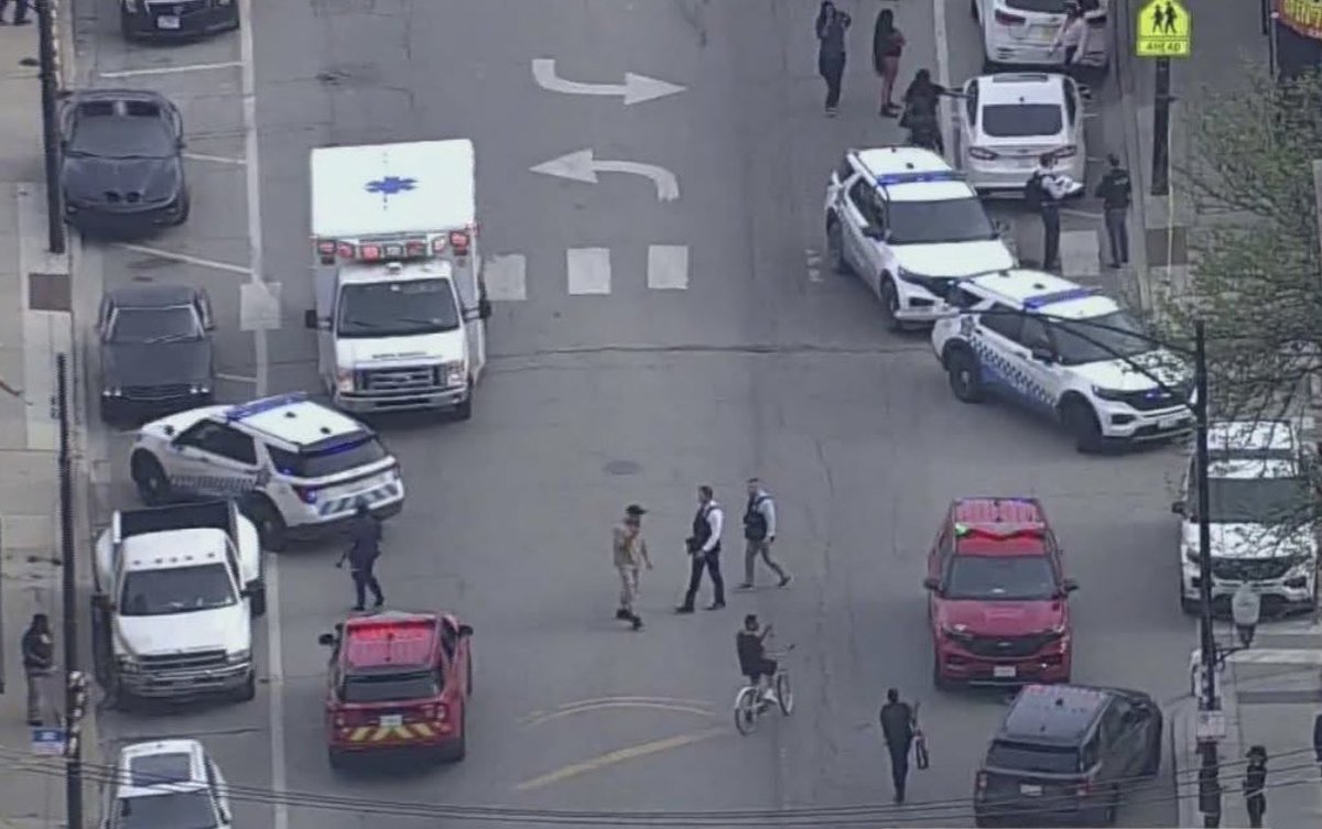 Pulaski & Maypole   4 PPL SHOT, 3 KILLED. Chicago Police are investigating a Mass Shooting that left 3 ppl dead, 1 critically wounded in West Garfield Park.  