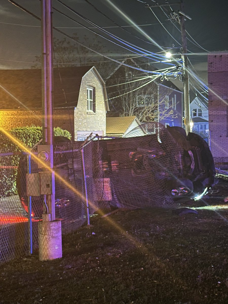 47th & Mozart  CPD 10-1 SHOTS FIRED.  Chicago Police & COPA are investigating after officers were shot at by a suspected Two-Six gang member during a pursuit, causing them to return fire. The incident started around 1:12am, CPD Tactical Officers from the 9th47th & Mozart CPD 10-1. 