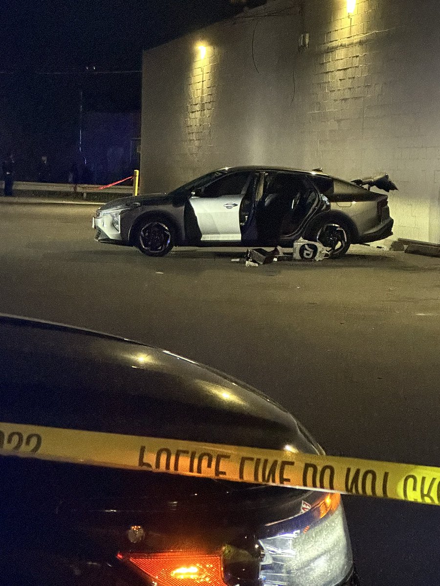 87th & Racine  PERSON SHOT Chicago Police are investigating a shooting that left a male wounded in Family Dollar Parking lot.