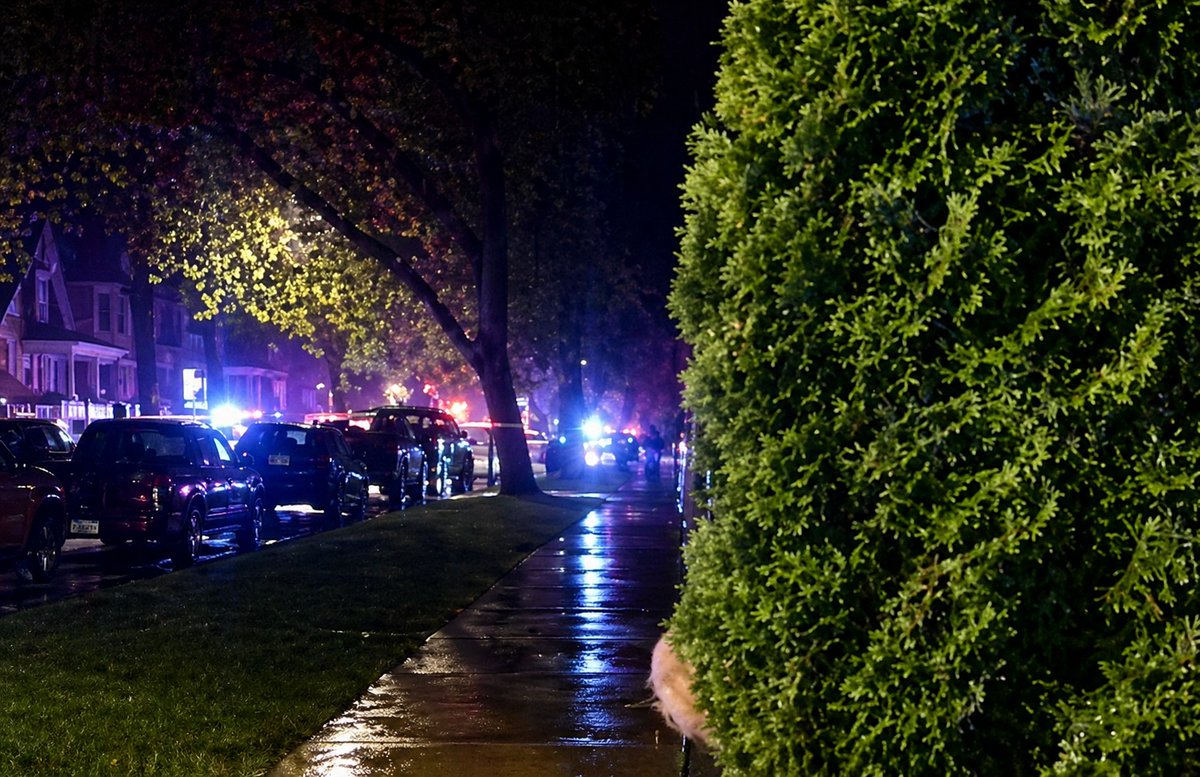 Homicide . Lavergne and Ferdinand.   28-year-old male victim was on the street when he sustained a gunshot wound to the neck by an unknown offender. The victim was transported to Mount Sinai Hospital 